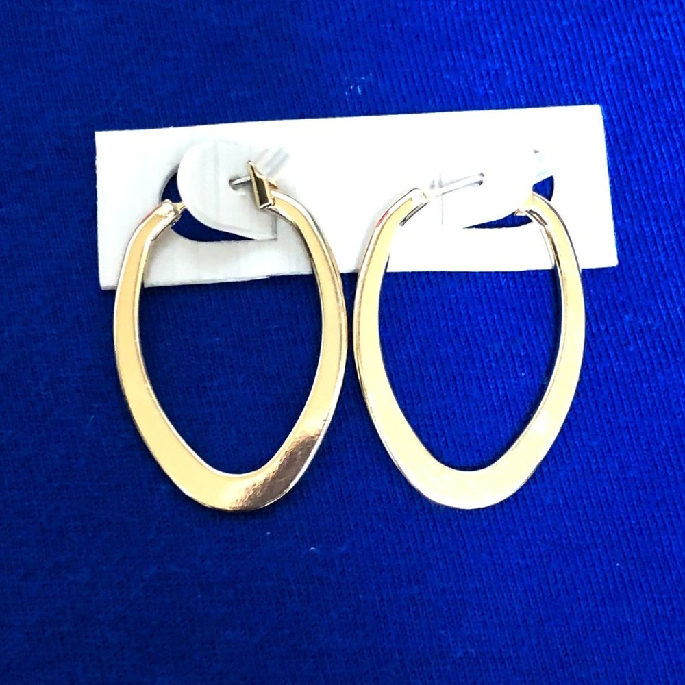 🇨🇦🍁5/$50 💥Host Pick x 2💥 Gold coloured hoop earrings 1 1/4" NWOT🇨🇦🍁